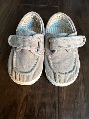 Victoria Canvas Hook-and-Loop Shoes